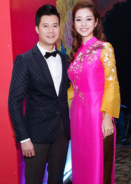 Hoa hau Jennifer Pham vui ve hoi ngo chong cu Quang Dung-Hinh-3